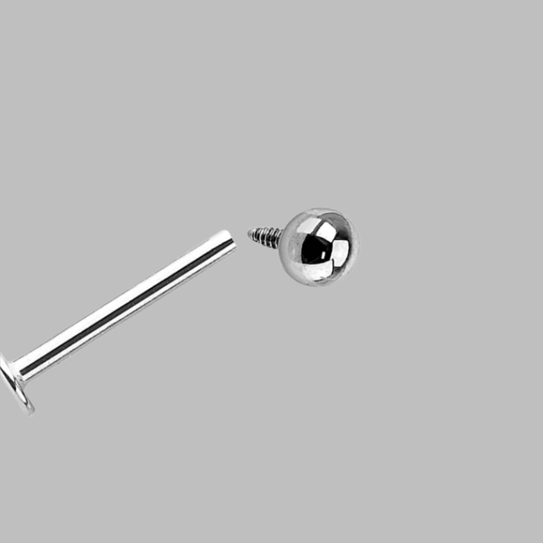 Labret post
